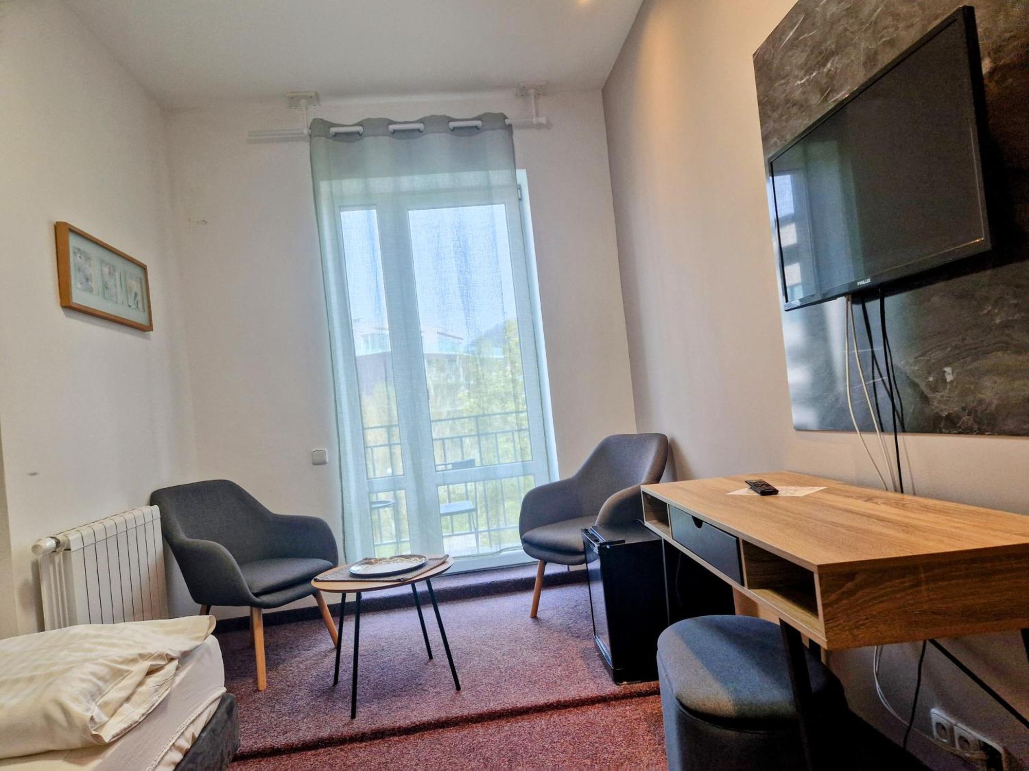 Family Hotel Maxim Beroun  Exterior foto