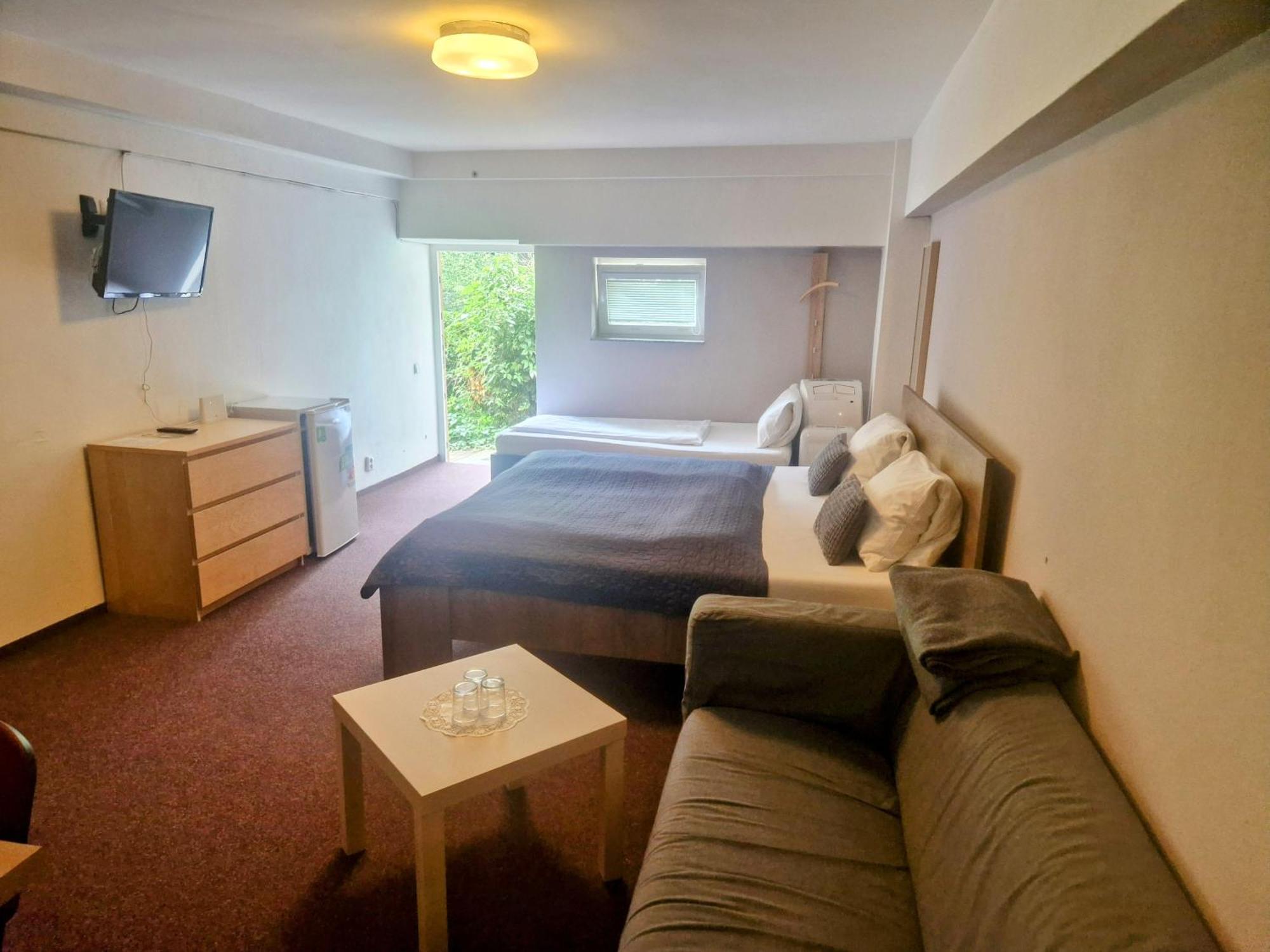 Family Hotel Maxim Beroun  Exterior foto