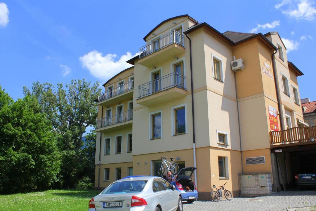 Family Hotel Maxim Beroun  Exterior foto
