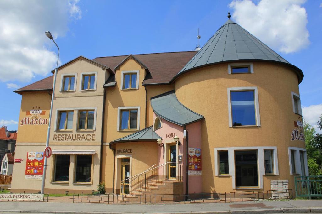 Family Hotel Maxim Beroun  Exterior foto