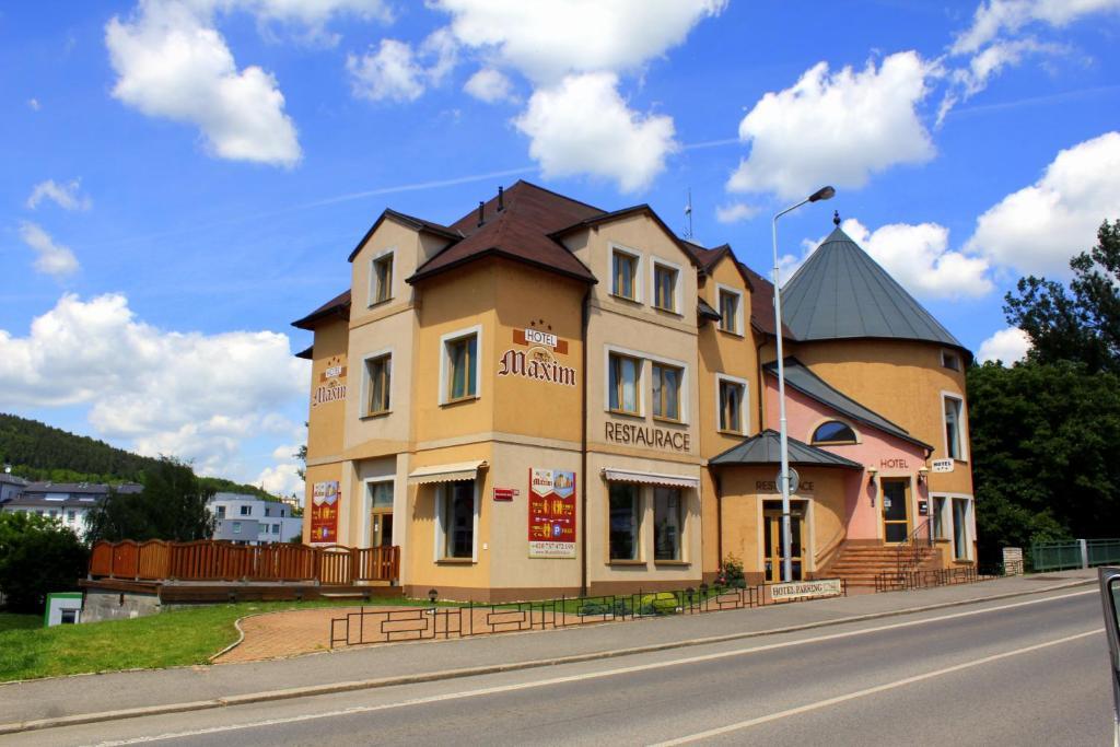 Family Hotel Maxim Beroun  Exterior foto